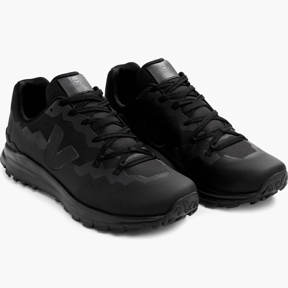 NIB. VEJA x Fitz Roy Trek Men’s Water Repellent Trail Sneaker, Size EUR 43